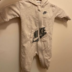 Still very good condition size 6m baby Nike